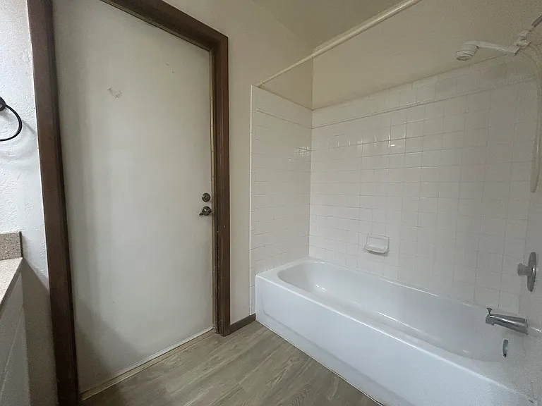 2141 E Manhatton Dr — Photo 8