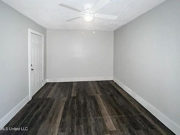 4th image of 148 Archer Ave