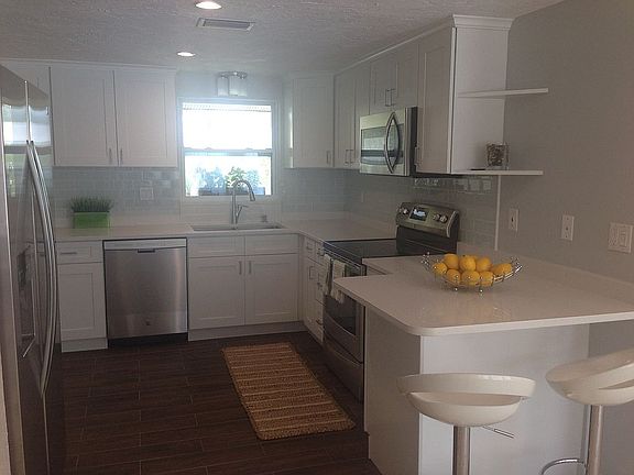 3rd image of 2452 Breakwater Cir