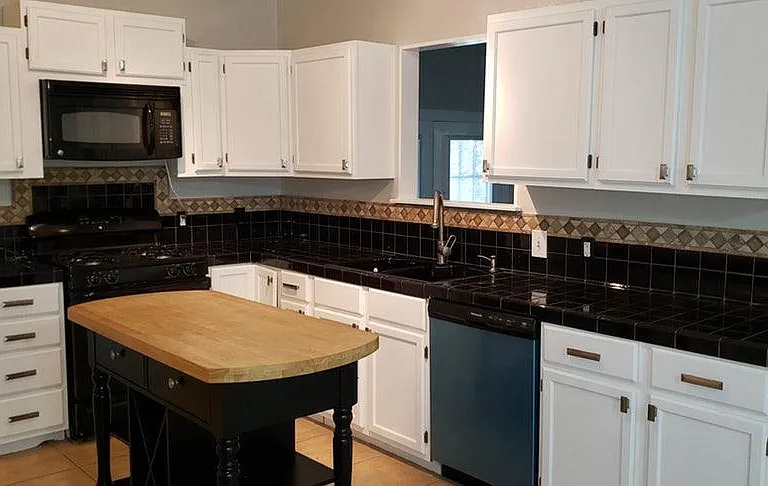 111 Rolling Hills Dr — Photo 3