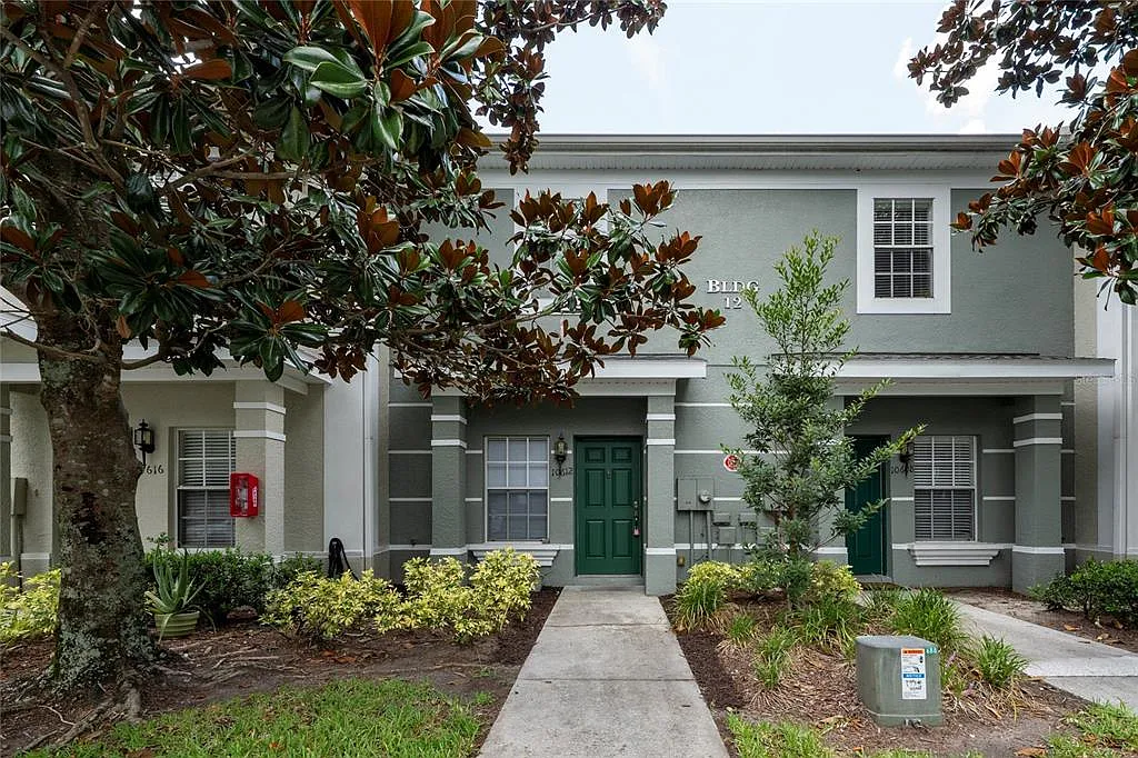 2 bed, 2.5 bath, 987 sqft, $1,875 — Photo 1