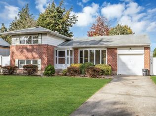 44 Delaware Ave, Commack, NY 11725