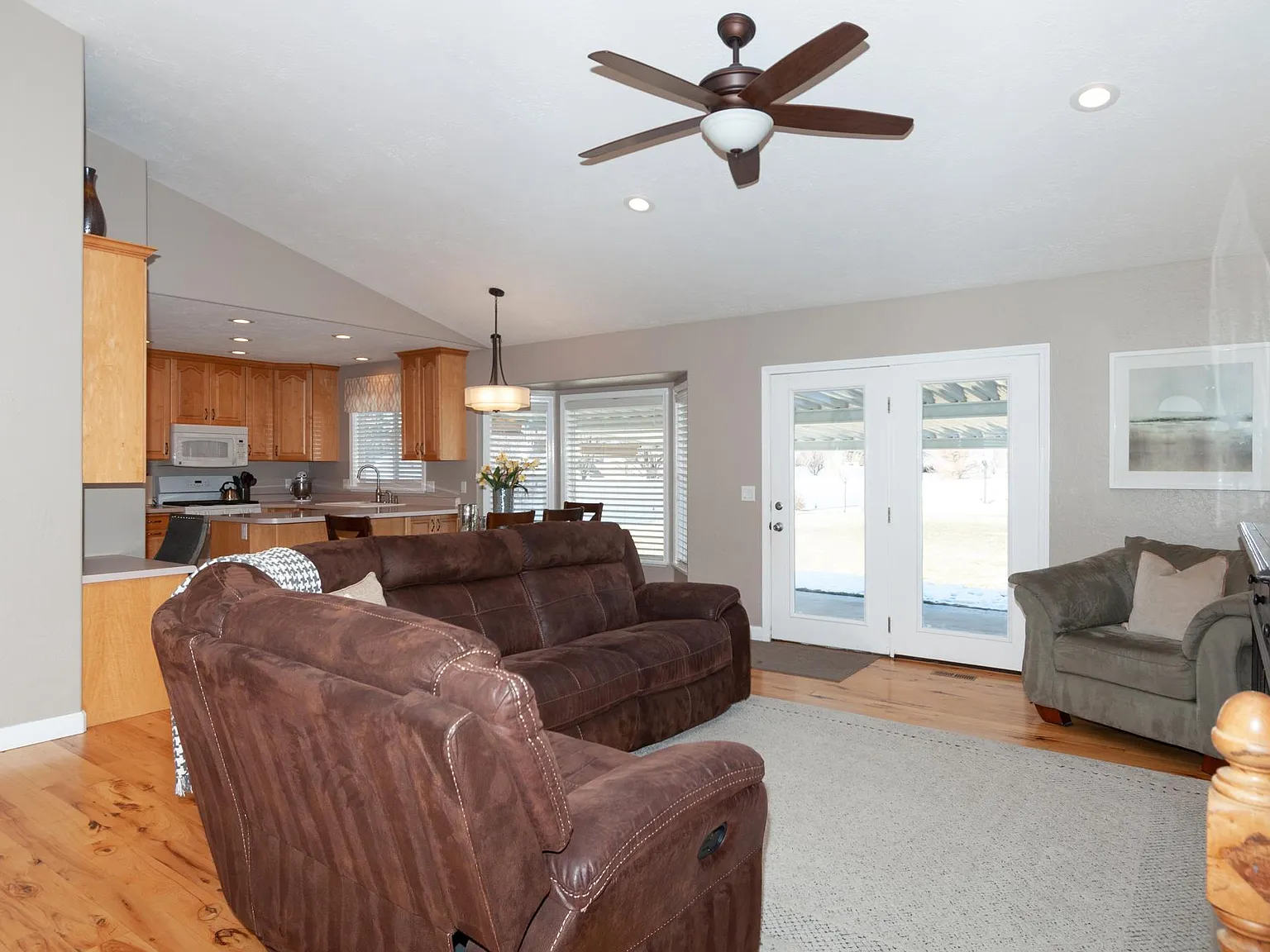 6 bed, 3.5 bath, 3450 sqft, $3,975 — Photo 3