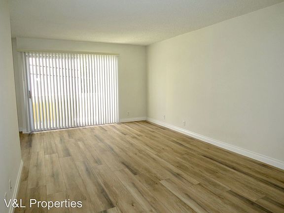 5th image of 1408 Armacost Ave APT 9