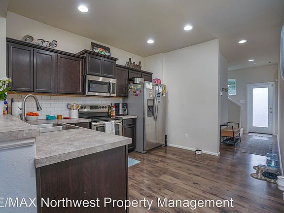 3rd image of 228 Elderberry St