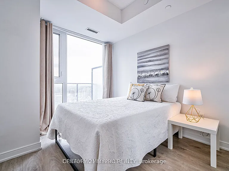 50 Wellesley St E #4002 — Photo 17