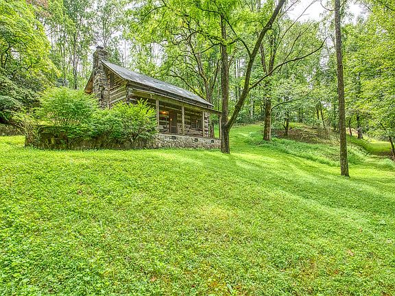 3rd image of 326 Old Soco Rd