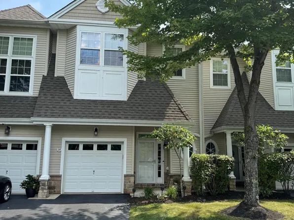 19 Ocean Breeze Ct, Manahawkin, NJ 08050