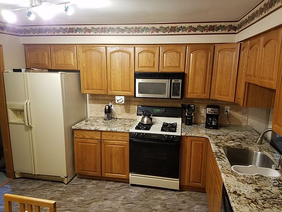 4th image of 44105 Leeann Ln