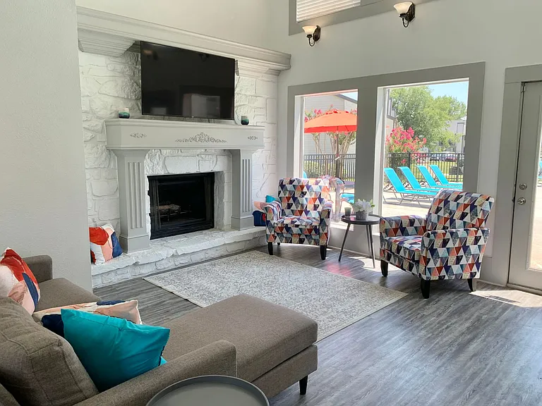 Quail Hollow Apartments — Photo 5