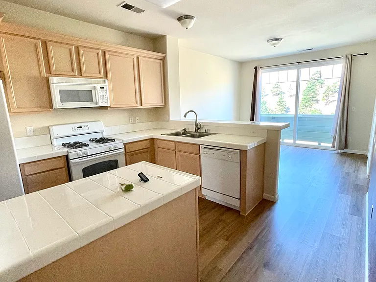 645 Madeline Jane Ln — Photo 3