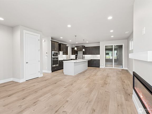 3rd image of 14515 204th Avenue E #902