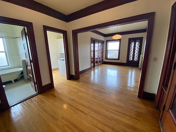 3rd image of 902 W Franklin Ave APT 23