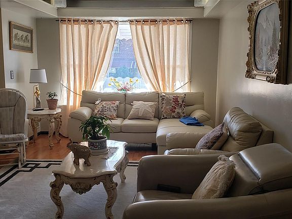4th image of 260 Swinton Avenue