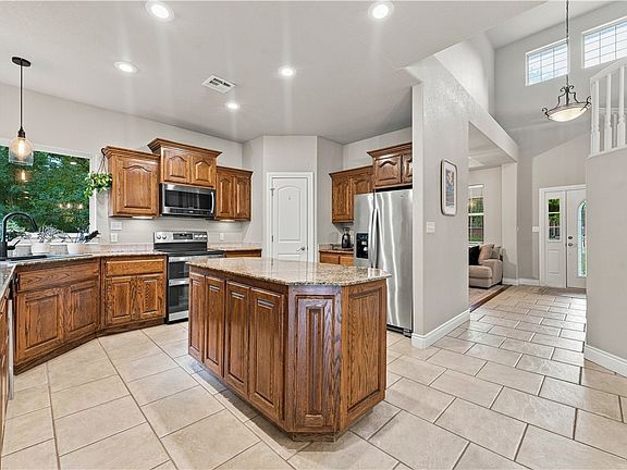 3rd image of 1 Bembridge Ln