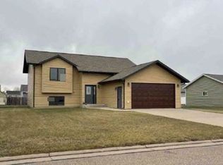 405 5th Ave SW, Surrey, ND 58785