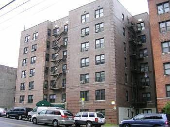 3rd image of 595 McLean Ave APT 2A
