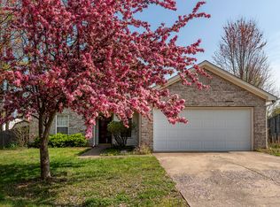 4605 Lunenburg Dr, Worthington Hills, KY 40245