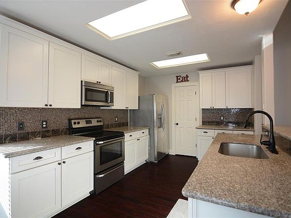 4th image of 24415 Goodwin Dr