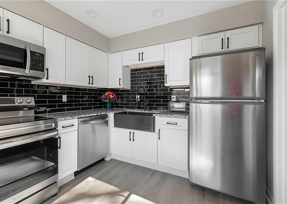 1st image of 1056 Country Ct