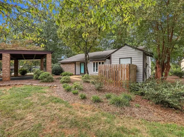 105 N Bermuda Run Dr, Advance, NC 27006