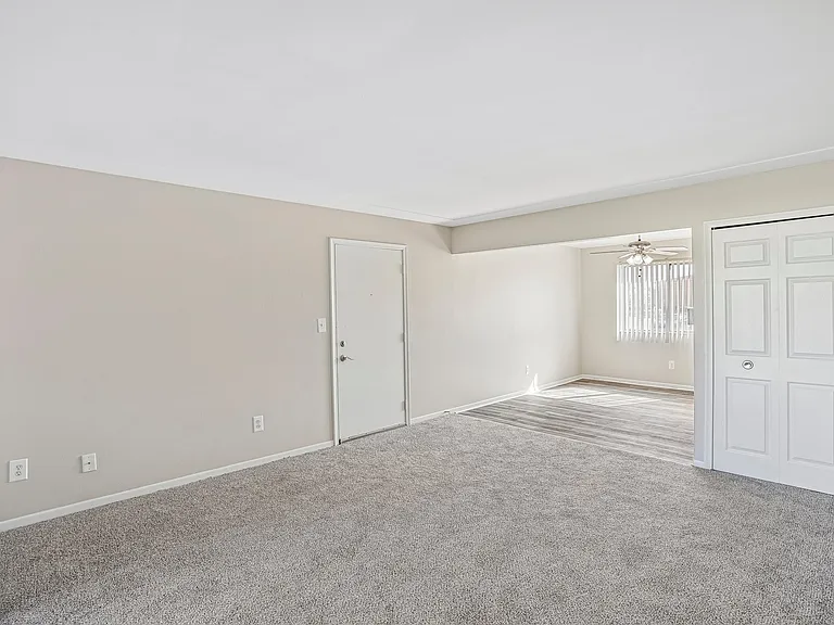 Rivercrest Apartments — Photo 102