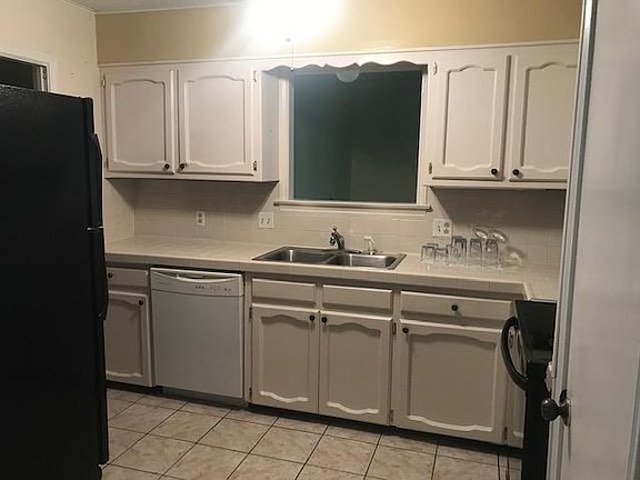 Another view of kitchen.
