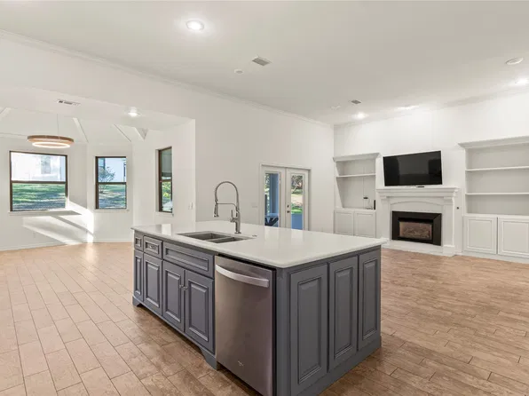409 Oak Creek Dr, Kemp, TX 75143