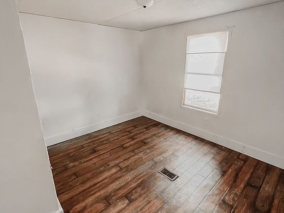 2nd image of 117 Beach Dr #11274395