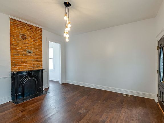 3rd image of 1037 Ash St