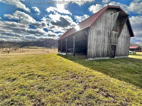 15 E Fishermans Dream Ln, Millwood, WV 25262