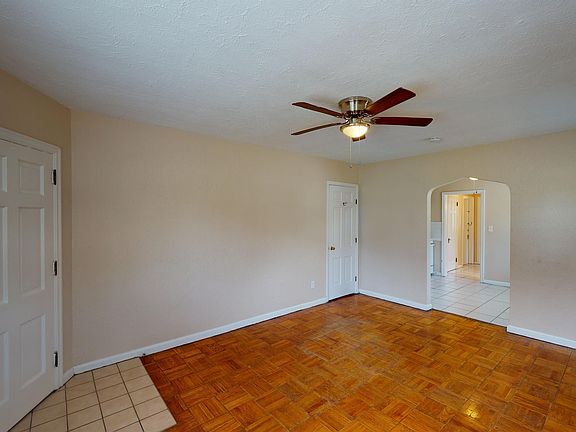 2nd image of 3231 Glenmore Ave APT 1