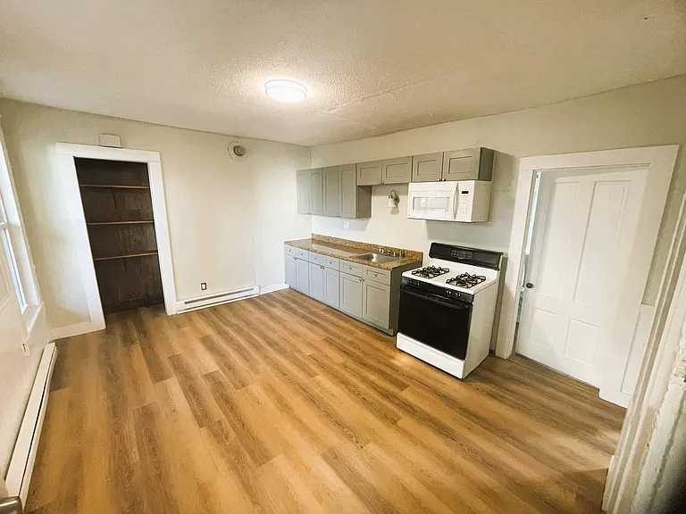Living Room/Kitchen
