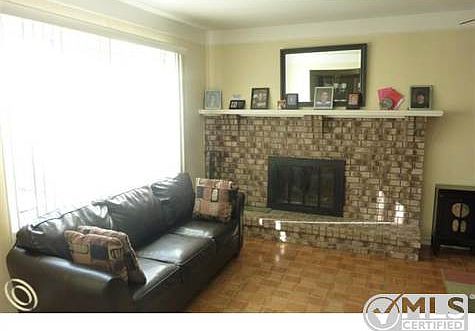 3rd image of 44001 Harsdale Dr