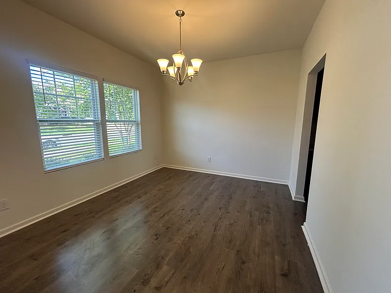 Den / Flex / Main floor office