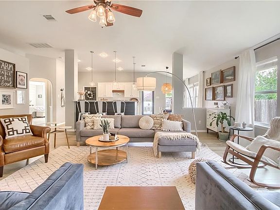 4th image of 20616 Farm Pond Ln