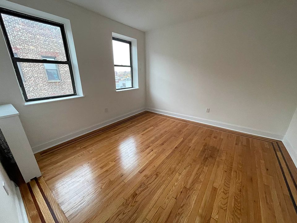 2nd image of 2825 33rd St APT F5