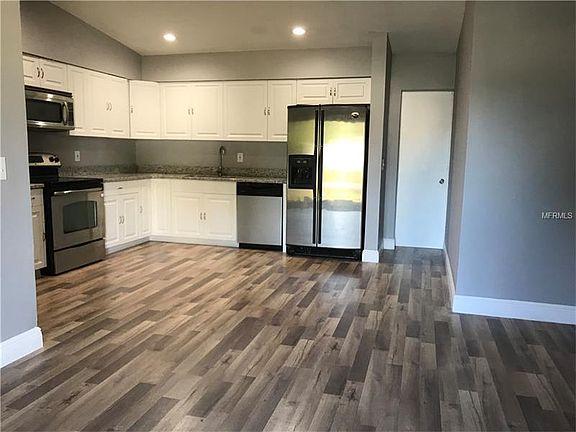 4th image of 1476 E Lombardy Dr