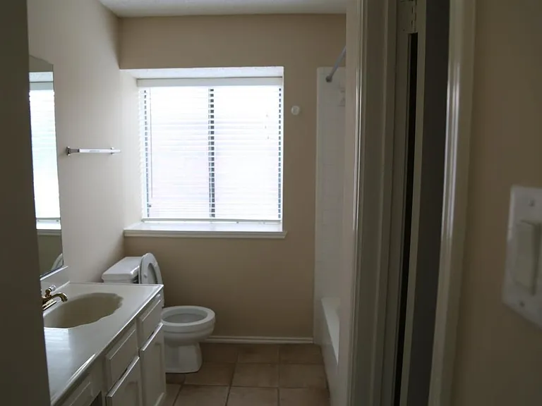 629 Coats St — Photo 4