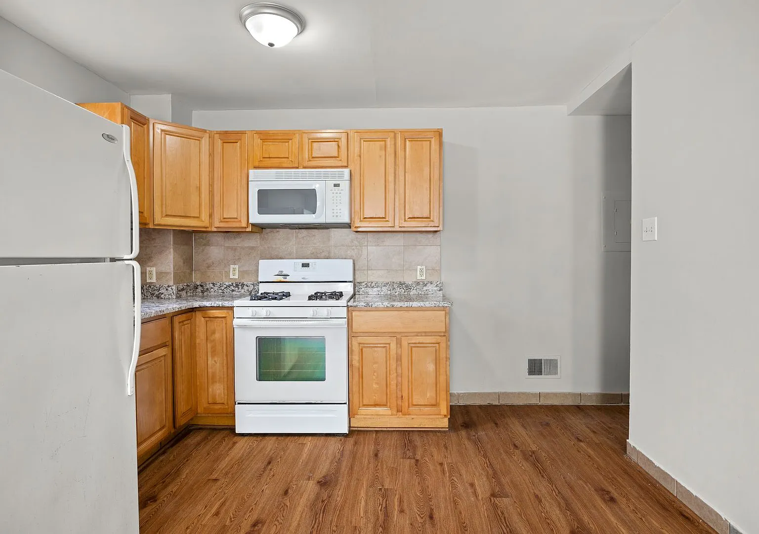 4831 Longshore Ave — Photo 3