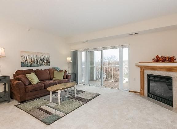 2nd image of 1480 Applewood Ct W Unit 326
