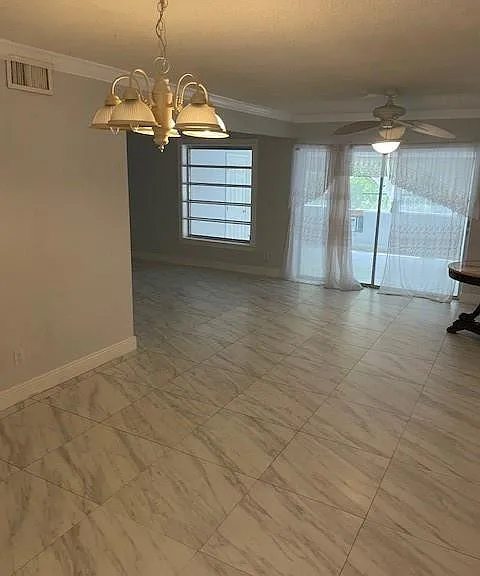 355 Sunshine Dr — Photo 3