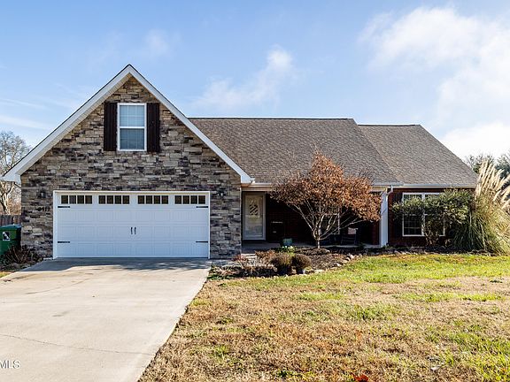 2nd image of 2919 Silver Brook Ln