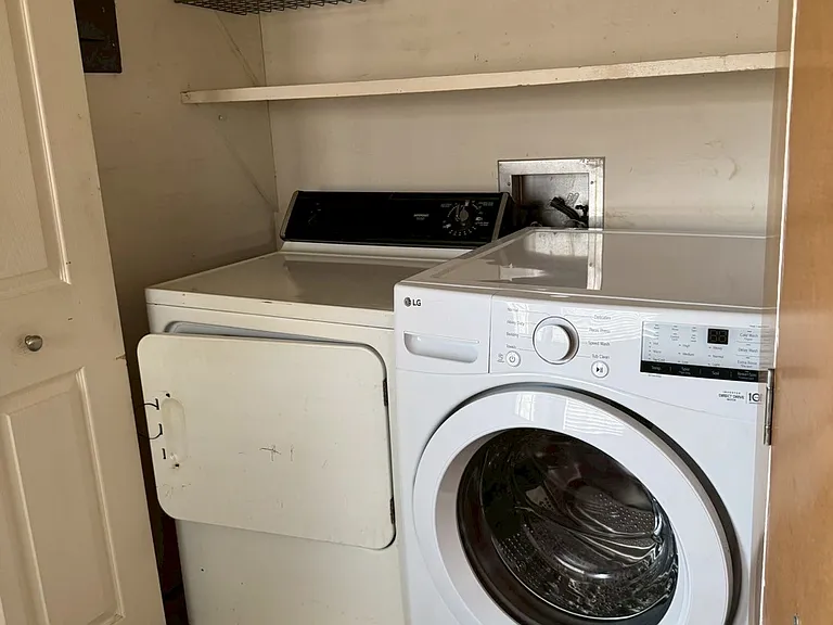 __ Washing Machine & Laundry Area
"Convenient laundry area with a new washing machine and easy access, making laundry day a breeze."
