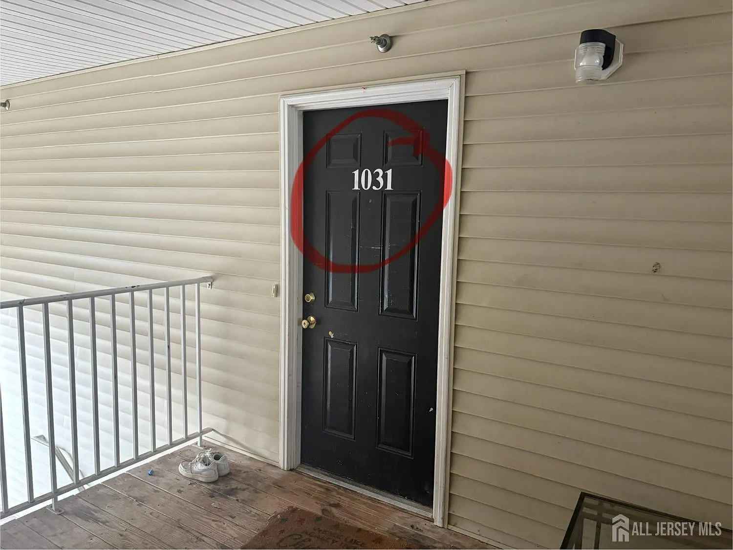 1031 Dogwood Ct photo 1