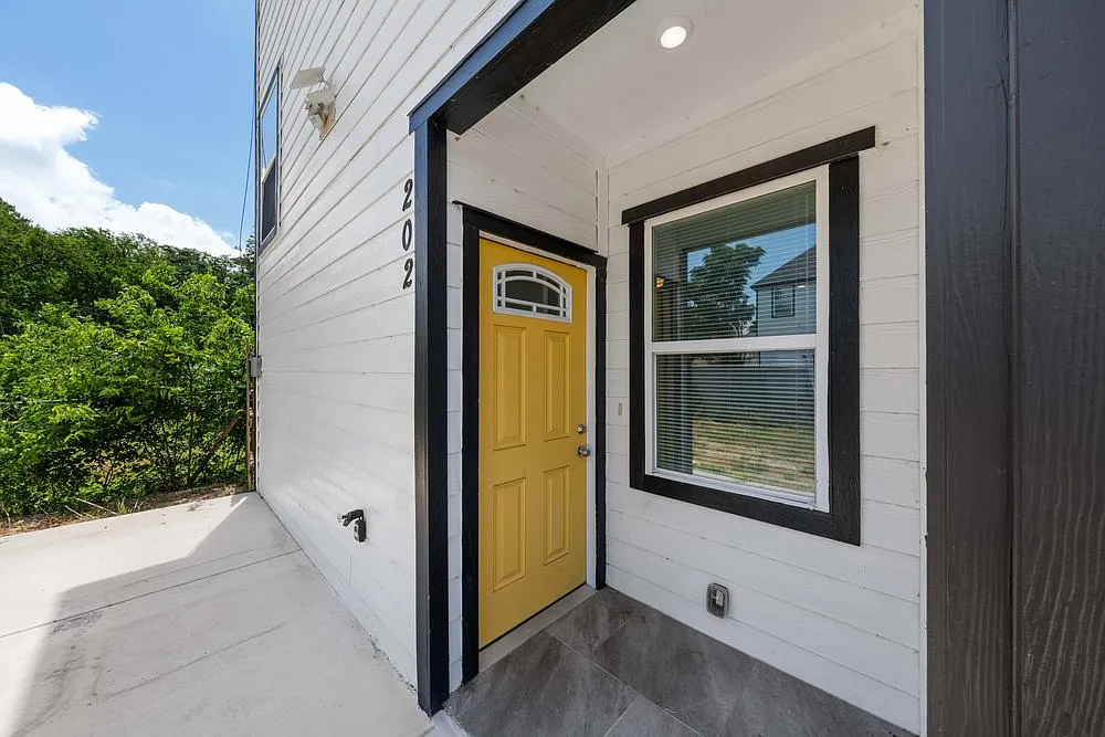 2 bed, 2.5 bath, 839 sqft, $1,325 — Photo 4