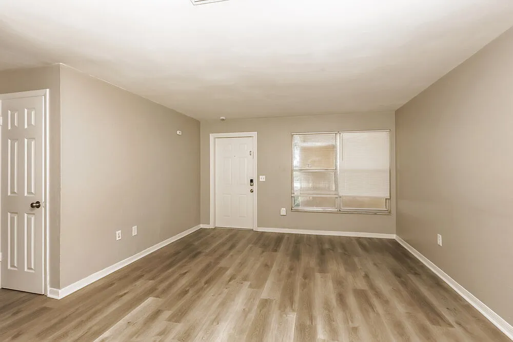 3 bed, 2.0 bath, 1050 sqft, $1,625 — Photo 3
