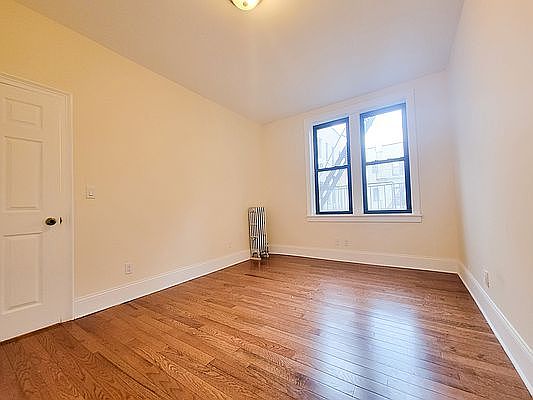 3rd image of 3401 Parsons Blvd #C