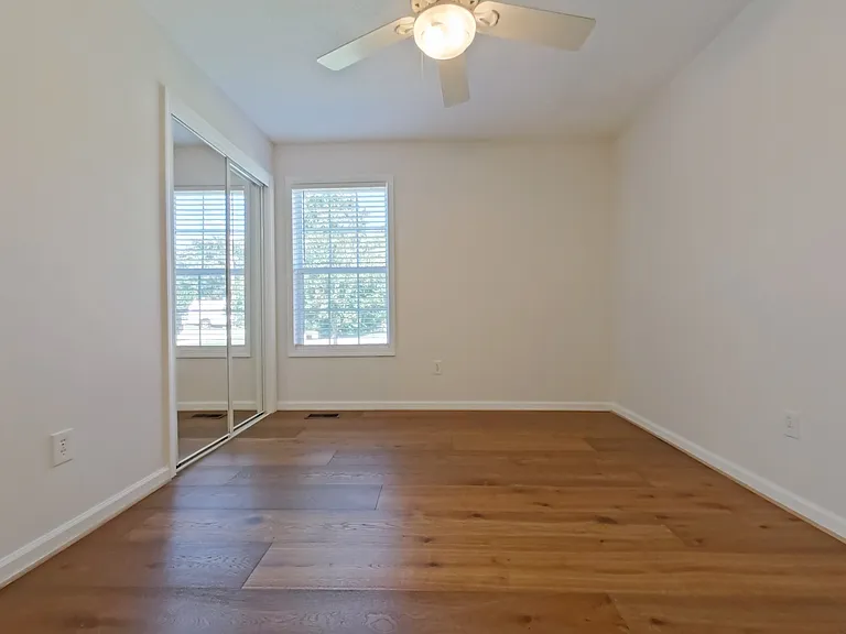301 Cloverdale Dr — Photo 9