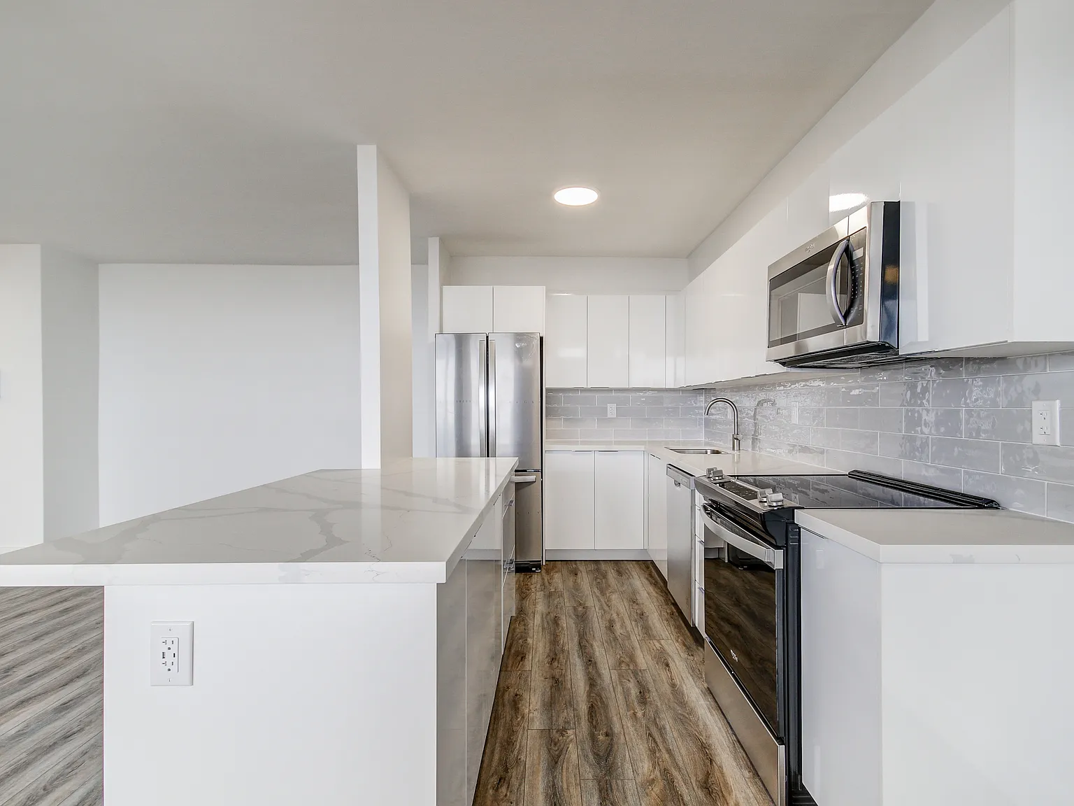 370 Ridelle Ave. — Photo 1